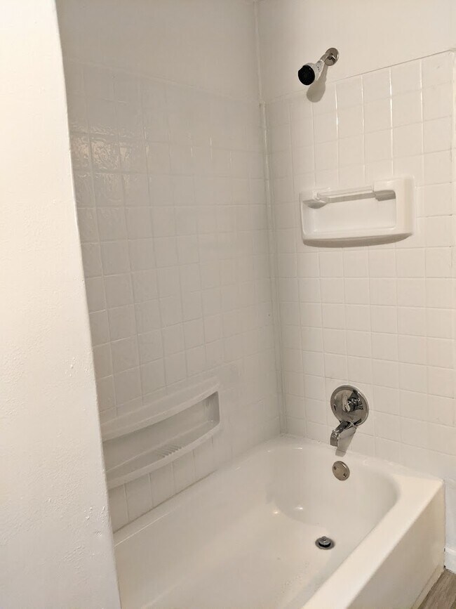 Building Photo - 1123 Greenwich St