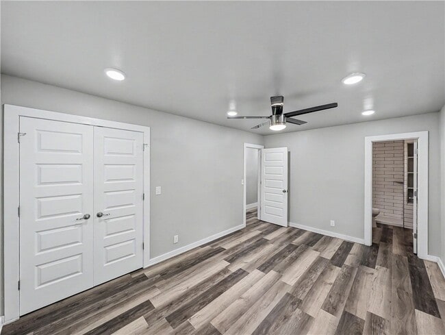 Building Photo - 24 Hampstead Ln