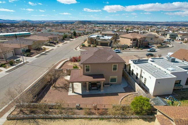 Building Photo - Beautiful Corner lot House
