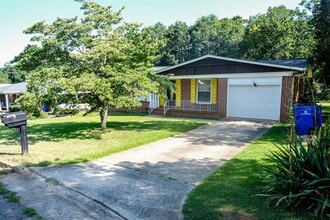 Building Photo - 6 Hardale Ln