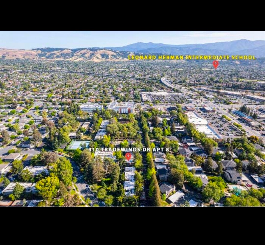 Building Photo - 310 Tradewinds Dr