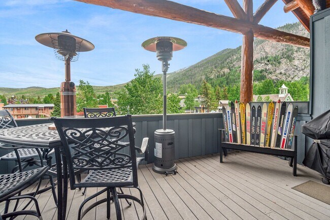 Building Photo - Downtown Frisco! Tons of space, amazing lo...