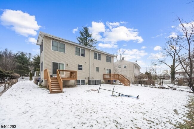 Building Photo - 135 Grove St