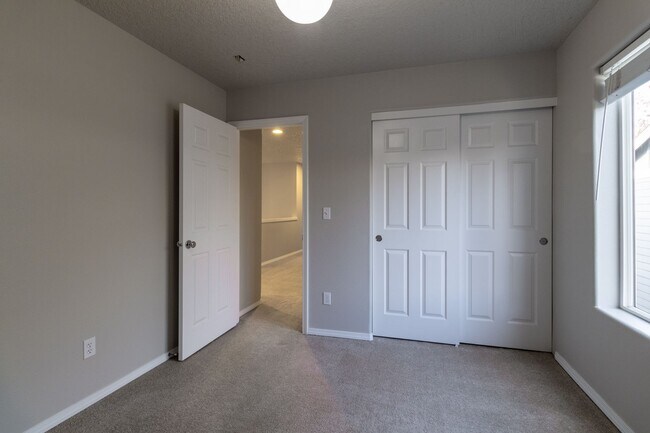 Building Photo - Beautiful 4 bedroom, 2.5 bathroom-Union Hi...