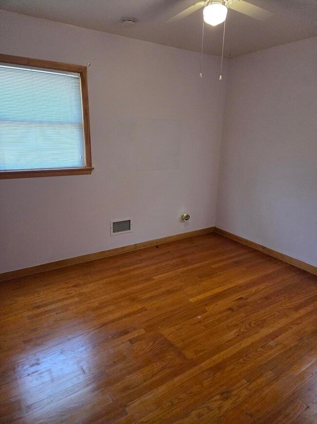 Building Photo - 2306 S 85th St