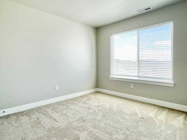 Building Photo - Stunning Two-Story at Quailhill!
