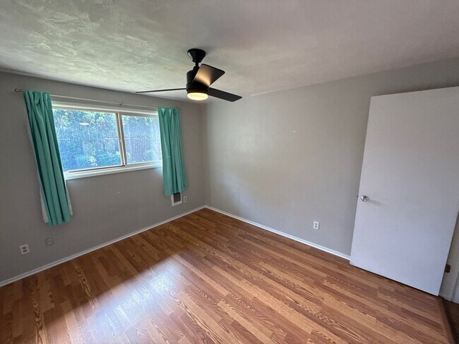 Building Photo - 4776 Buffalo Dr SE