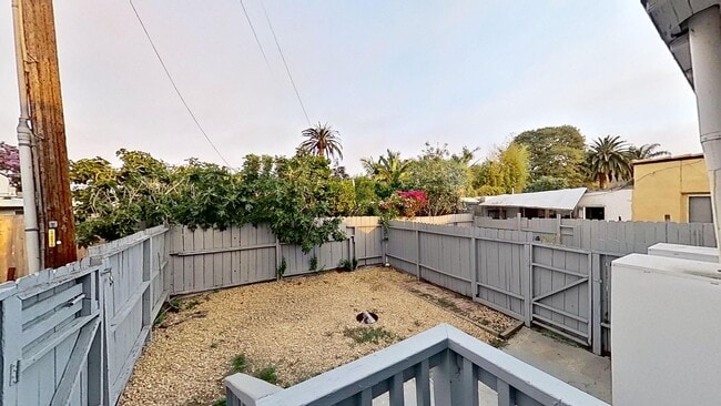 Building Photo - 709 W Micheltorena St