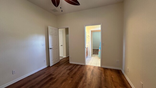 Building Photo - 1653 Cherry Ridge Dr