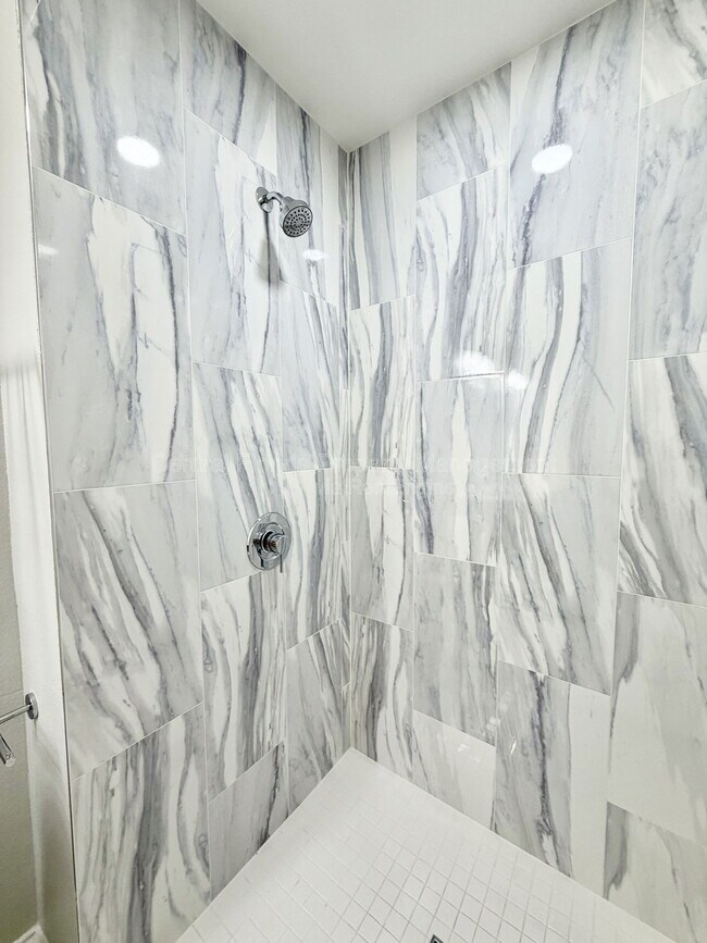 Building Photo - 1080 W Riviera Blvd