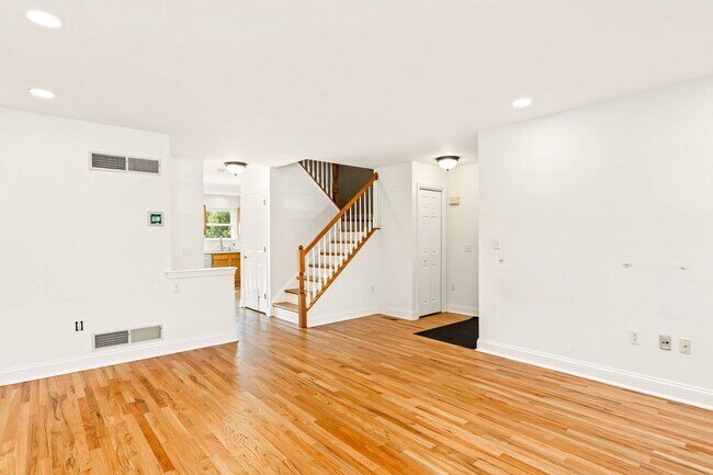 Building Photo - 808 Yorkview Dr