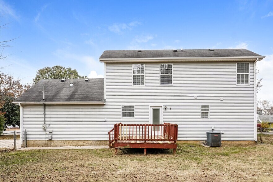 Building Photo - 300 Vernon Traylor Dr