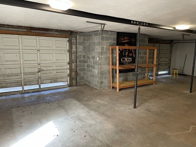 Building Photo - 1901 Faulk Dr