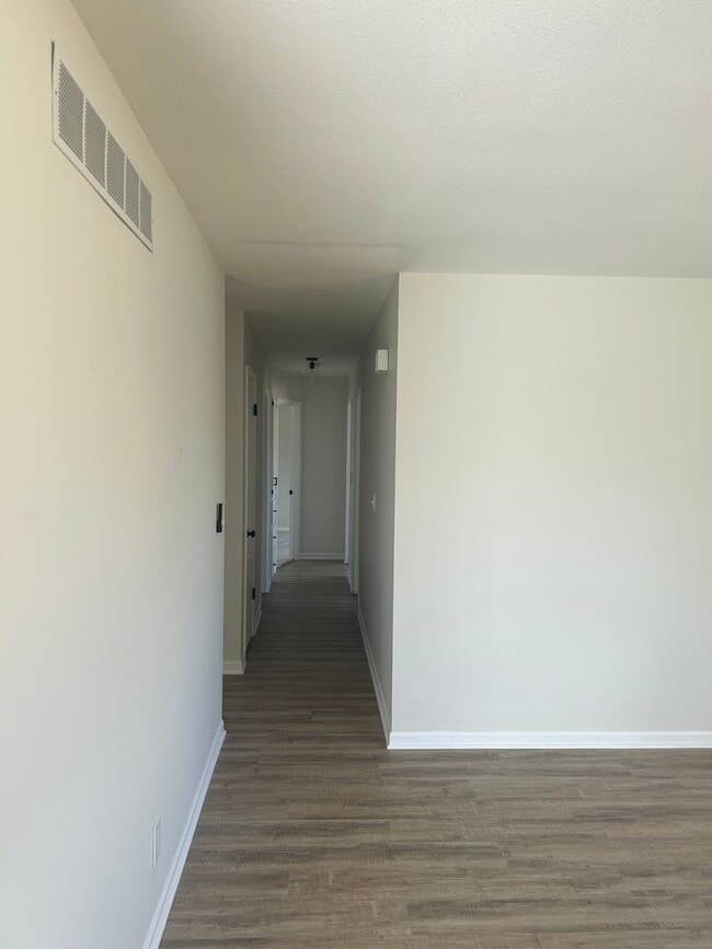 Building Photo - 1208 N Brunswick Ln