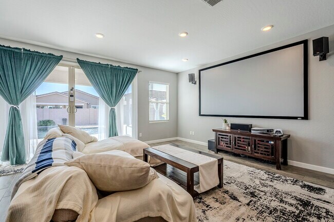 Building Photo - 9935 E Thornbush Ave