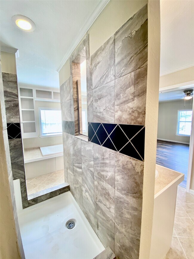 Building Photo - 11720 W Small Oaks Ln