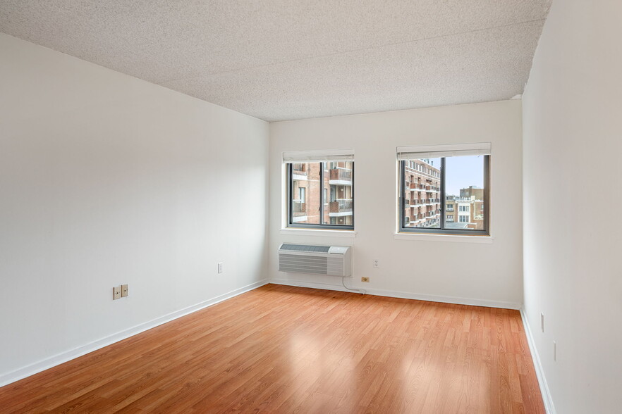 Building Photo - 200 Lombard St