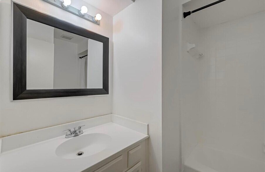 Secondary bathroom (has been fully renovated. Will upload pics when complete) - 10826 Lynbrook Dr
