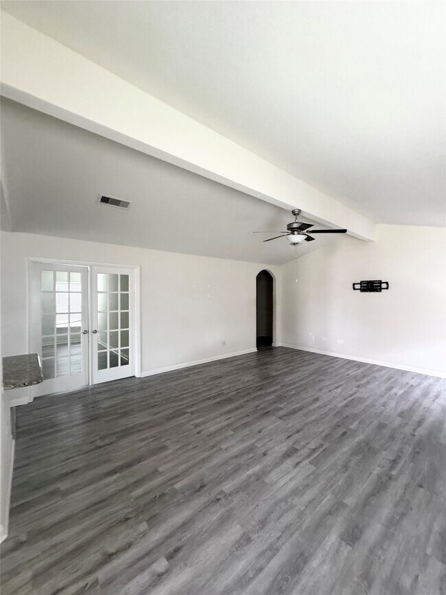 Building Photo - 329 Lone Mountain Dr