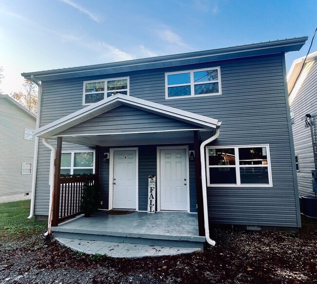 Building Photo - 305 Holliman St