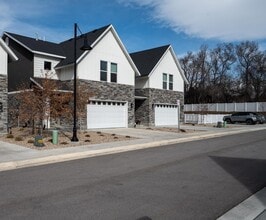 Building Photo - 721 E Zekes Ct