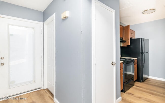 Building Photo - 530 Independence Ct