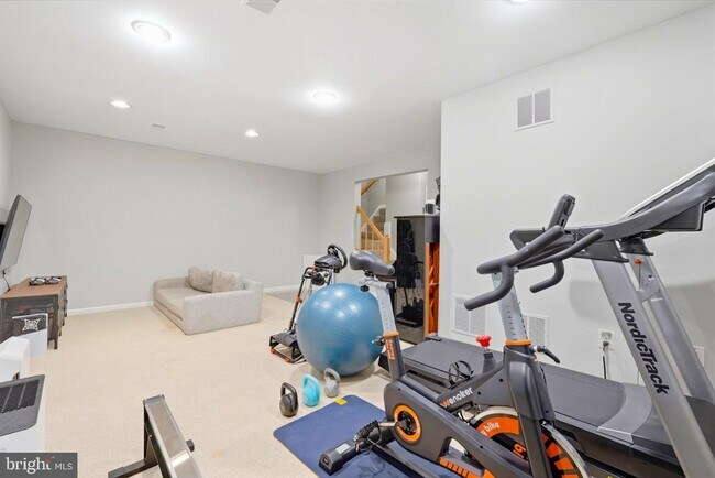 Building Photo - 3968 Clares Ct