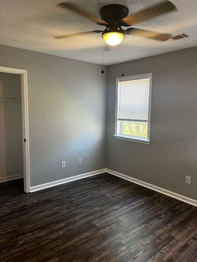 Building Photo - Charming All-Brick Corner Lot Home with Hot Tub & Fenced Yard