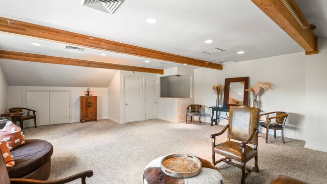 Building Photo - Hilltop Estate in Green Valley-Fully Furni...