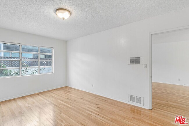 Building Photo - 1342 Yale St