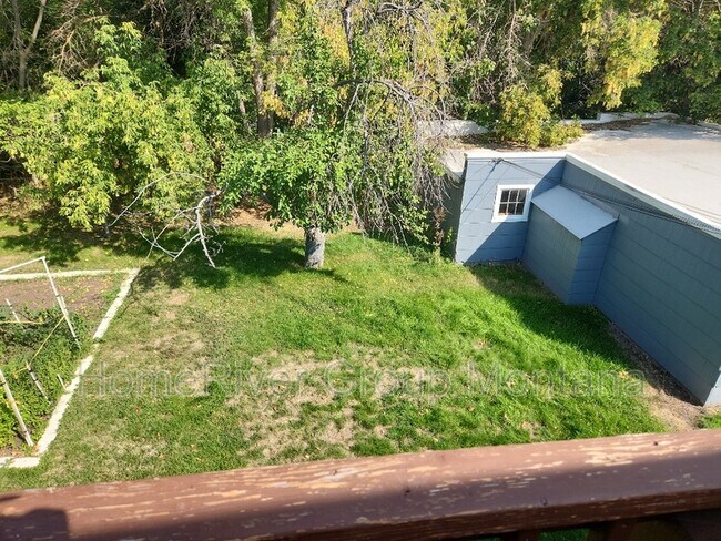 Building Photo - 336 S 5th St E