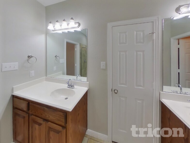 Building Photo - 114 Cole St