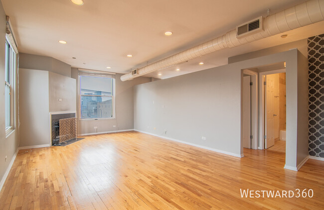 Building Photo - Fantastic two bed in West Town!