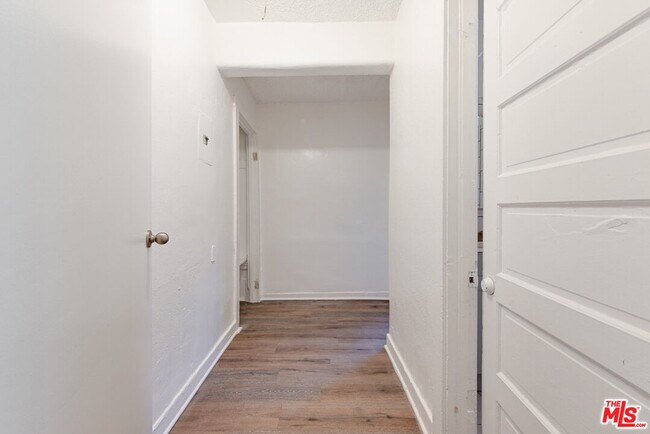 Building Photo - 220 E Vernon Ave