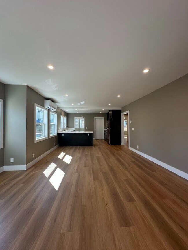 Building Photo - Beautifully Renovated Home in Oakland!