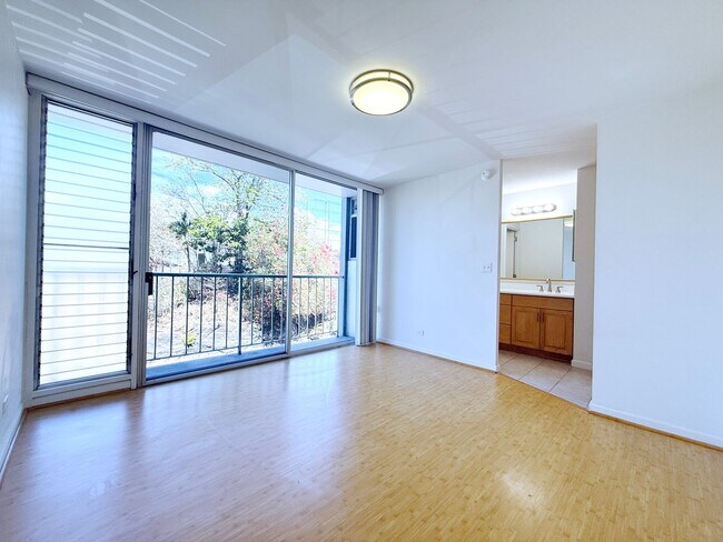 Building Photo - **VIEW FULL AD FOR DETAILS** 1 BED / 1 BAT...