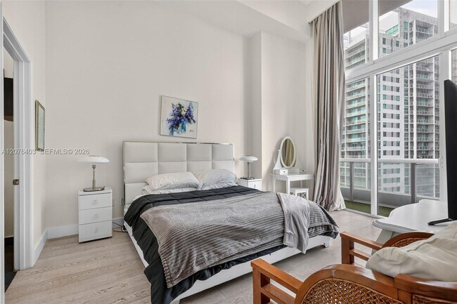 Building Photo - 485 Brickell Ave