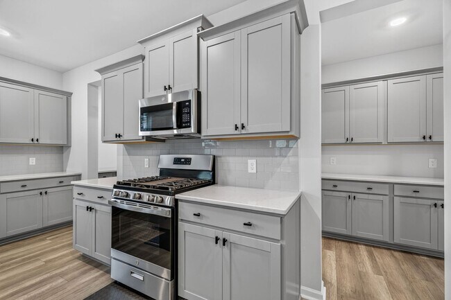 Building Photo - Modern Living in Summerville
