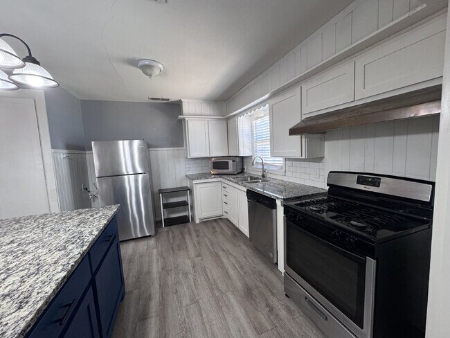 Building Photo - 2614 31st St