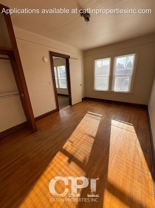 Building Photo - MOVE IN SPECIAL- $99 FIRST MONTH RENT!