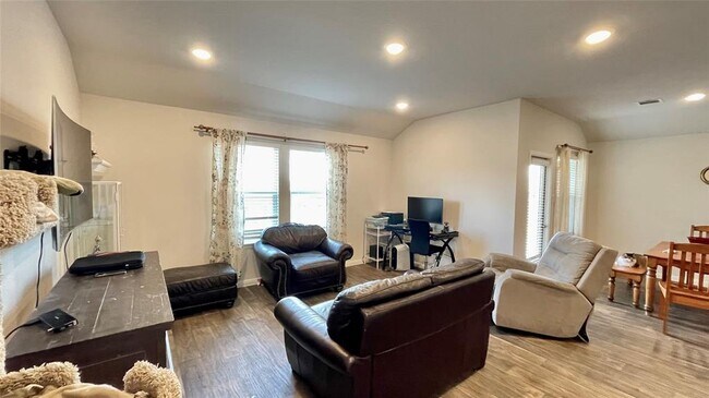 Building Photo - 156 Medinah Ln