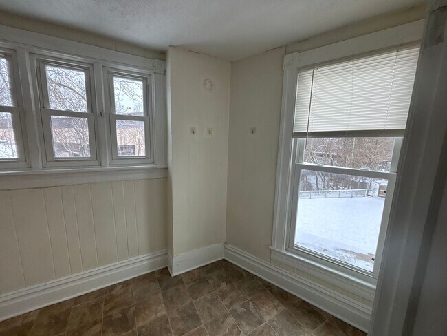 Building Photo - nbr142