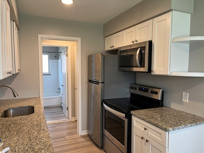 Building Photo - 3828 Devon Rd