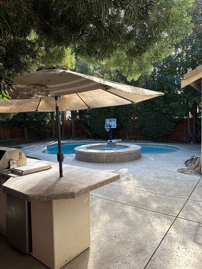 Building Photo - Everything you wanted