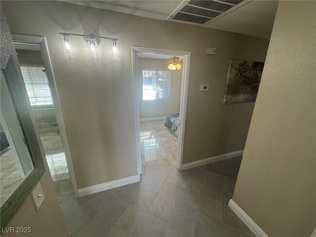 Building Photo - 6224 Miraloma St