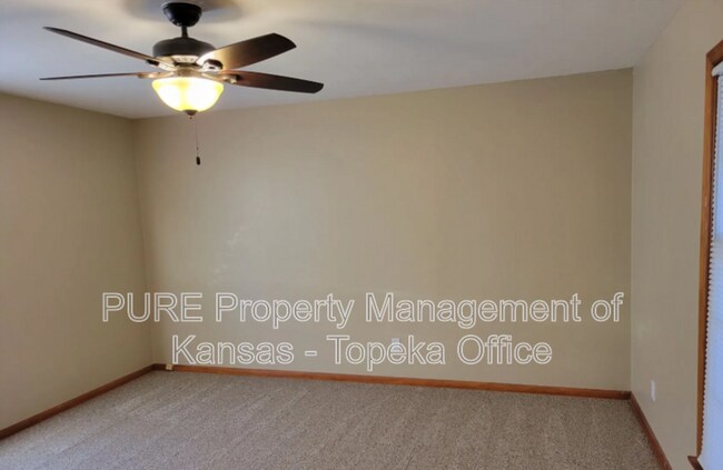 Building Photo - 2215 SE Kentucky Ave