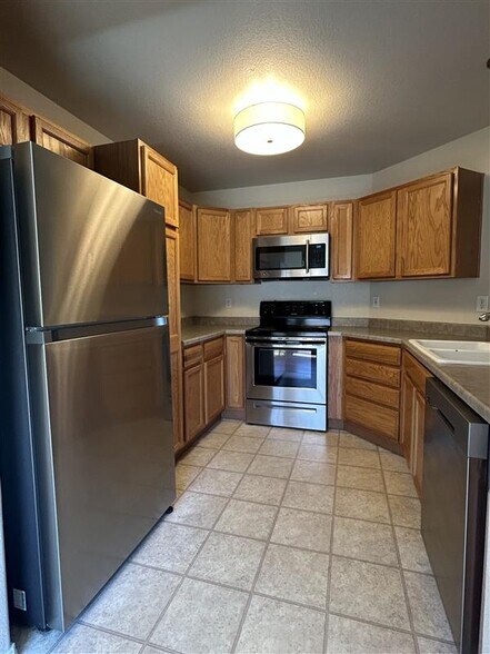 Kitchen - 3011 Mandalay Grv