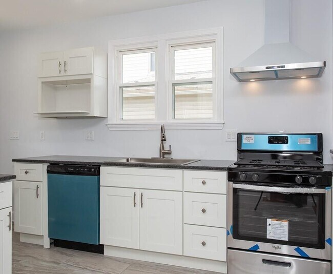 New appliances - 131 N Elm St