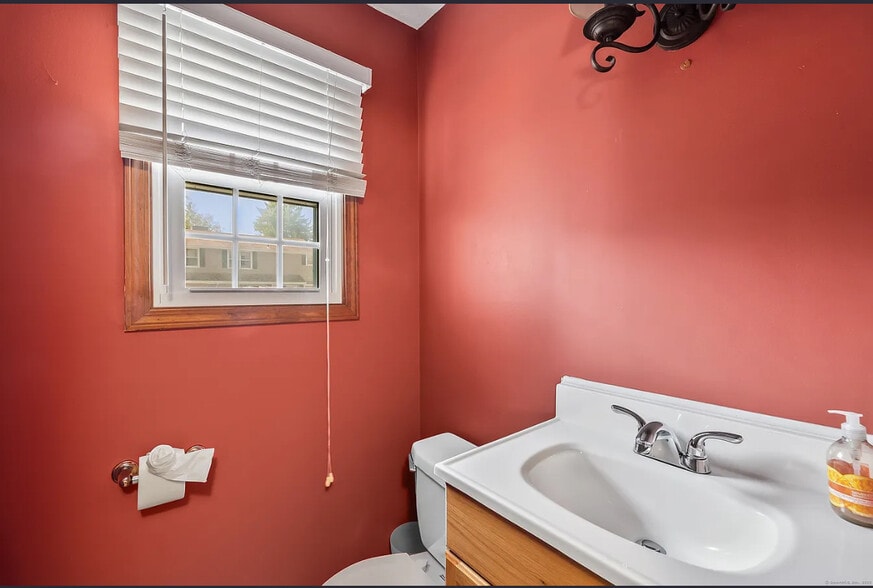 Building Photo - 1293 New Britain Ave