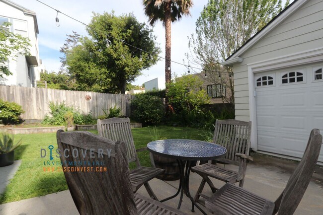 Building Photo - Sophisticated Piedmont Colonial with Enclosed Yard